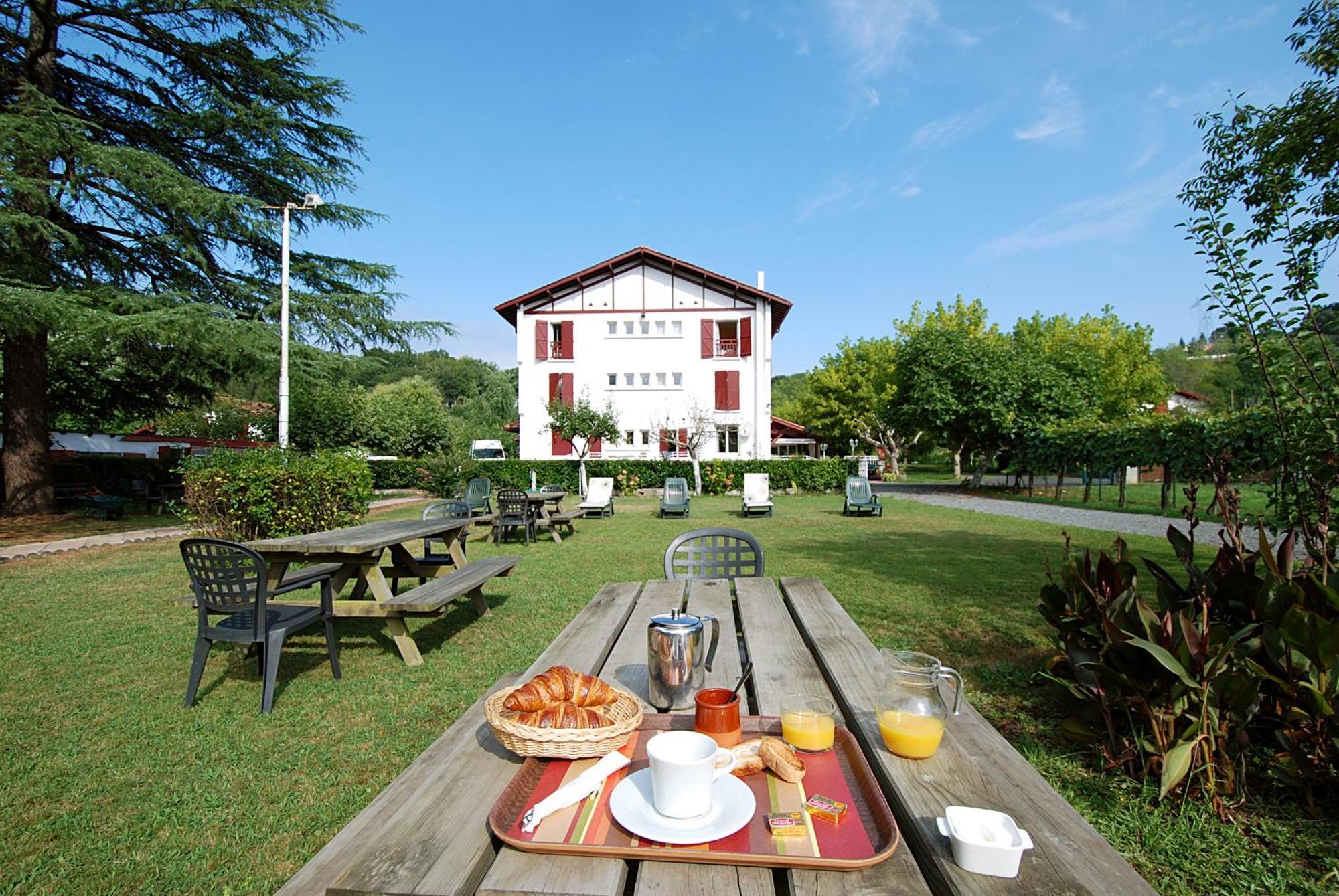 Hotel Pyrenees Atlantique Saint-Pée-sur-Nivelle Εξωτερικό φωτογραφία